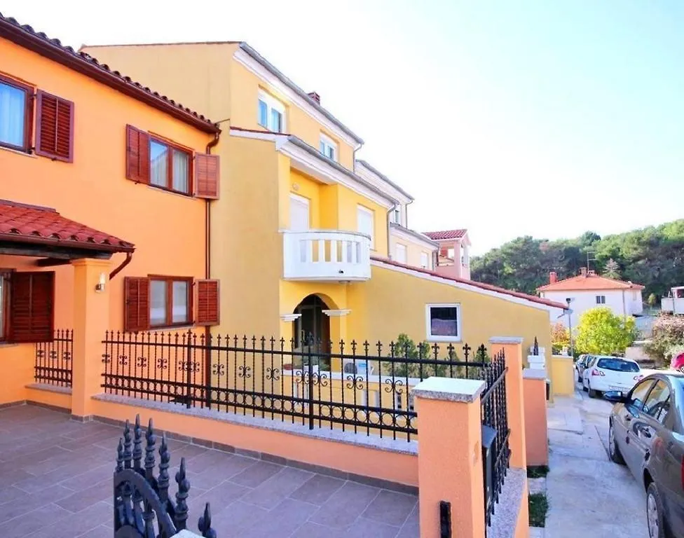 Holiday Home 111 Pula 0*,